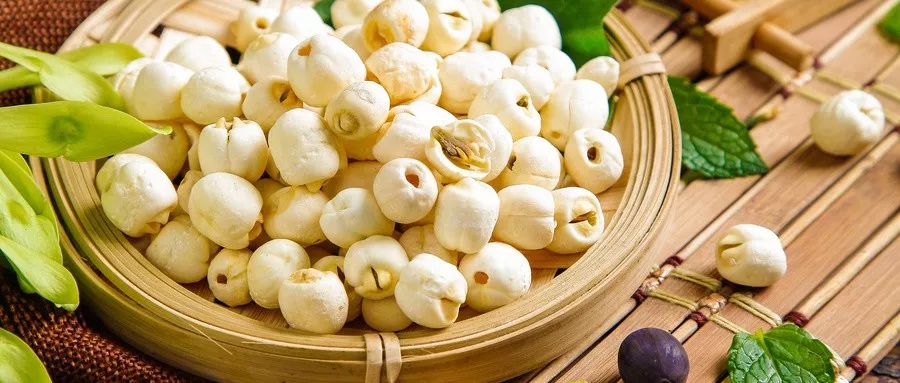 莲子薏苡仁芡实材料:莲子30 克,芡实30克,薏苡仁30 克,桂圆肉10克