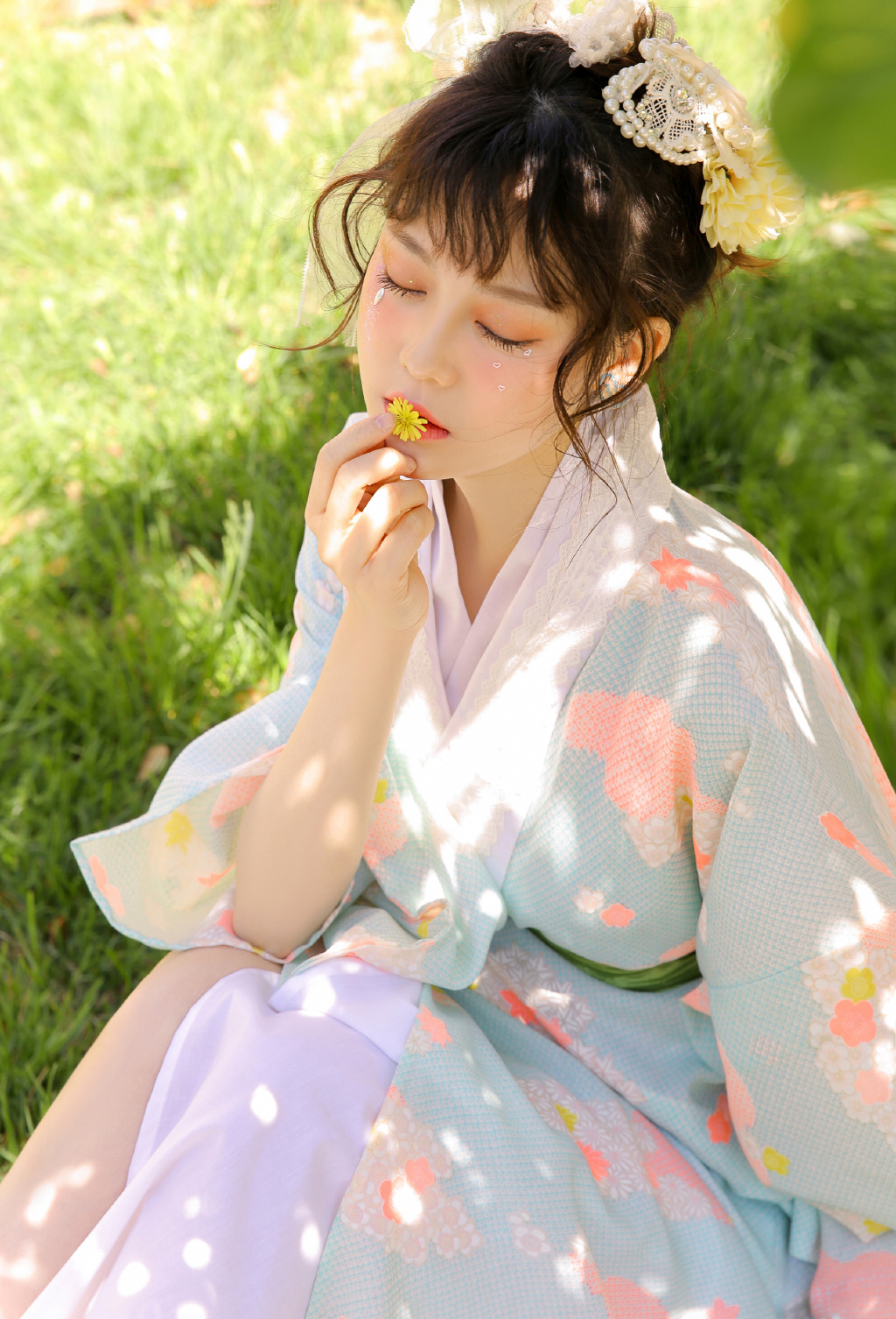 性感美女时尚写真日式和服美女唇红齿白漂亮脸蛋唯美吸睛