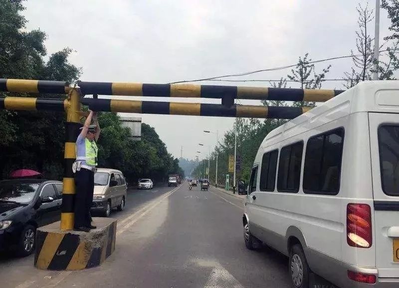 5米限高年内清光光,房车旅行从此不再心慌慌!_高速公路