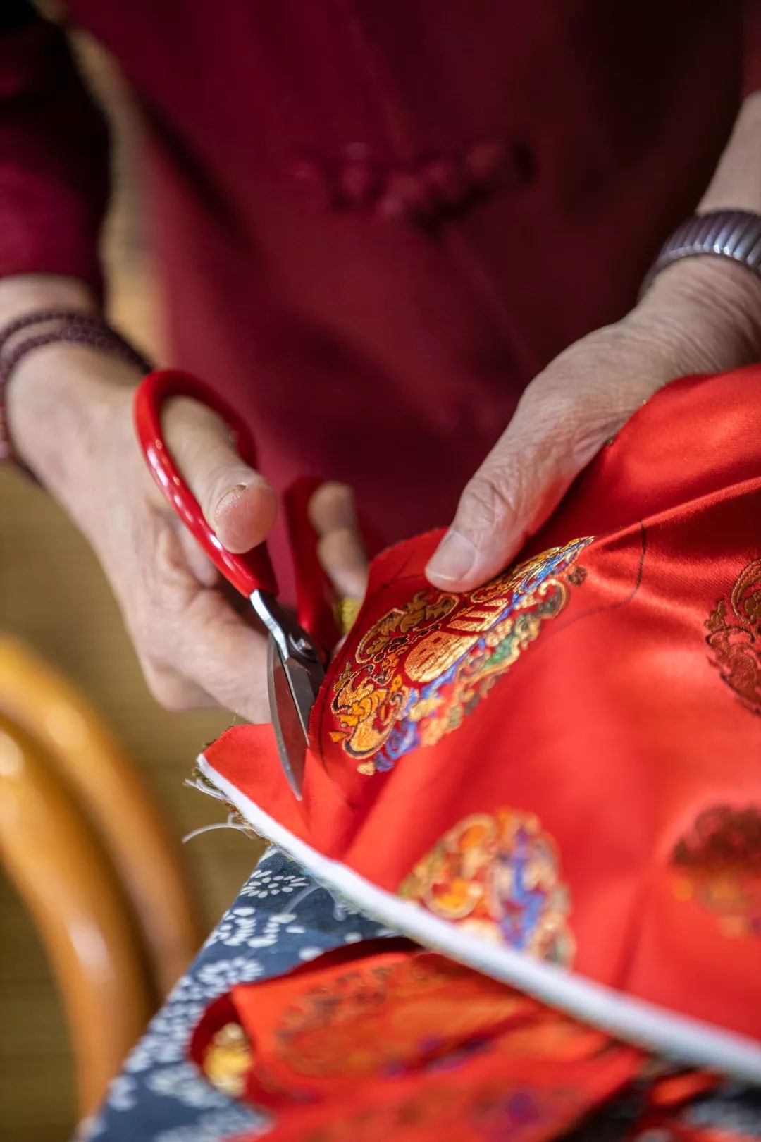 彭城工匠非遗传承人王秀英小小香包里藏着大乾坤