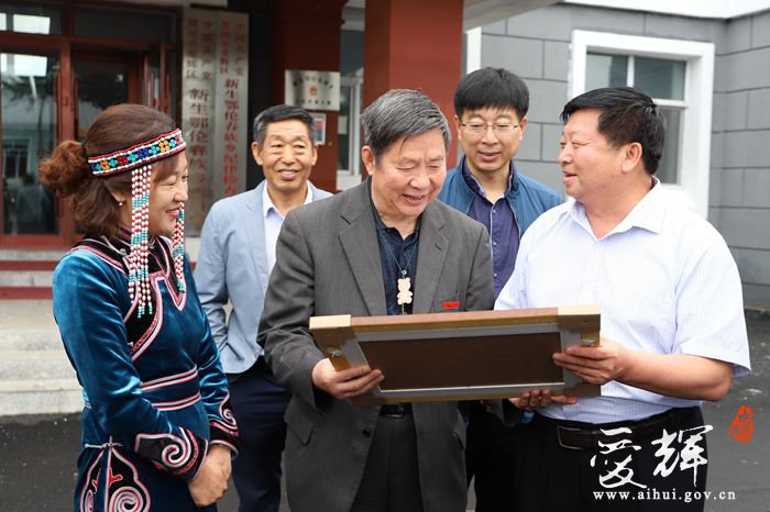 主任范宏,省人大常委会副秘书长王晓明参加调研,区领导马福森,霍德才
