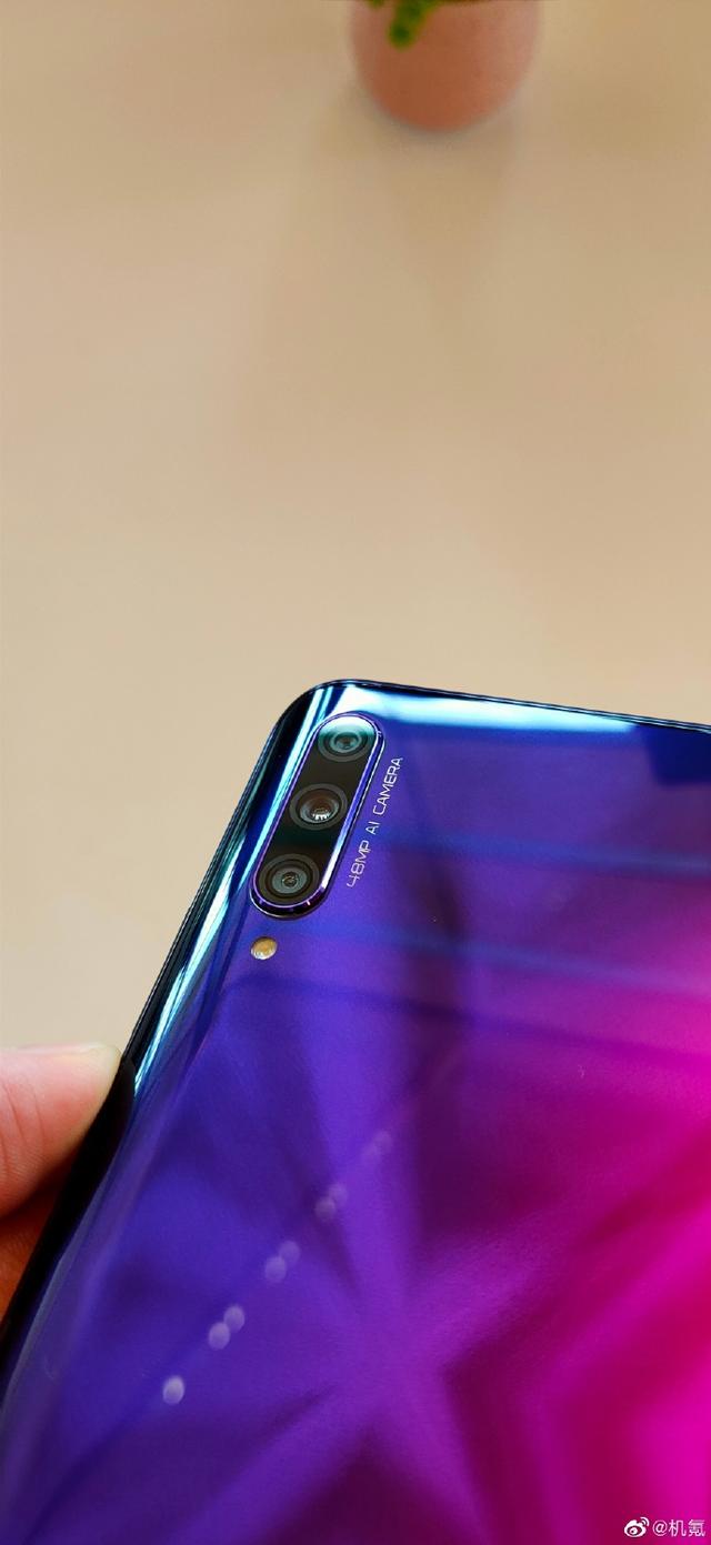 荣耀9xpro和荣耀v20哪个性价比高荣耀9xpro和荣耀v20对比