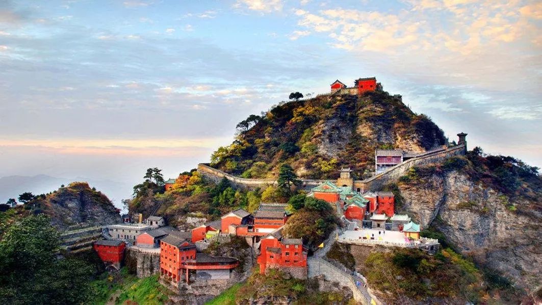 道教圣地,五岳之首的【武当山】乘景区环保车至琼台,徒步或乘索道前往