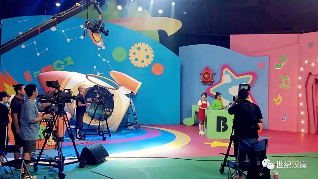 世纪汉唐10号4k演播厅录制维他命家族