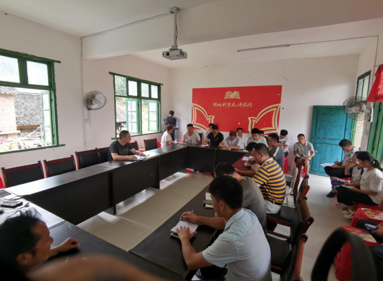 三都县副县长杨忠实深入都江镇开展农村危房改造和住房保障整改工作