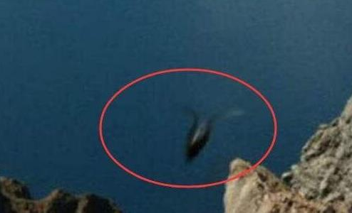 原创长白山惊现异象天池有水怪出没这究竟是怎么回事