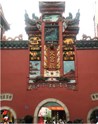 火宫殿应该就不用介绍了吧,很多人都知道,这是一家长沙老字号小吃店