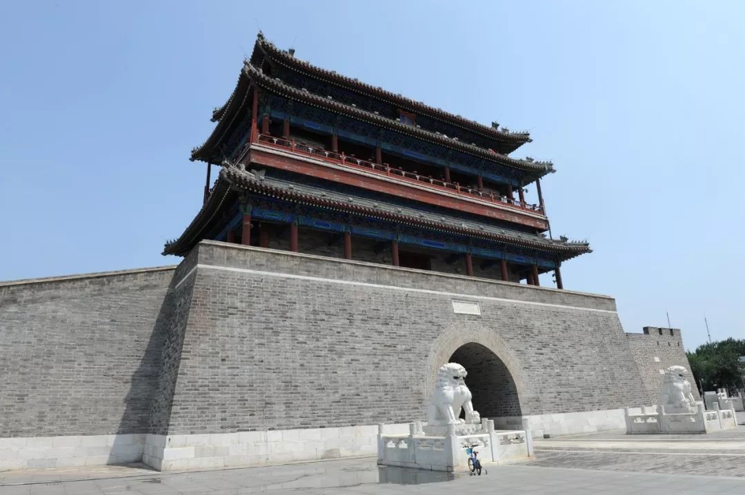 原创京城闹市寻幽77北京老城墙打脸纪念碑永定门