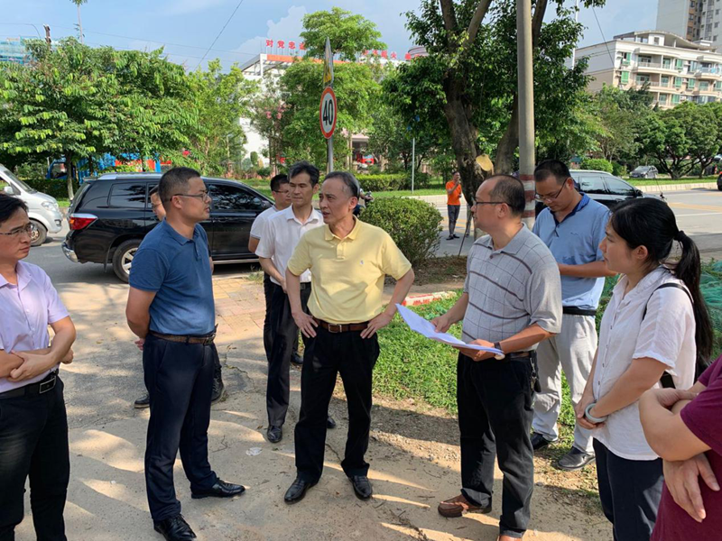 街党工委书记陈伟东,街道办主任江阳生,街河长办分管领导黎榕超,区