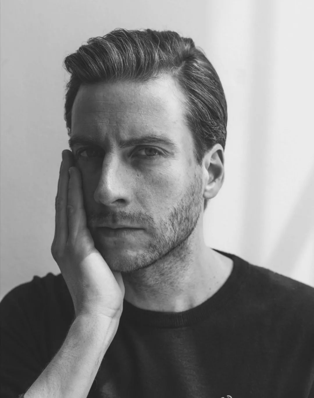 陪伴他们度过了无数的夜晚而很多乐迷选择了麦斯米兰的音乐在音乐中