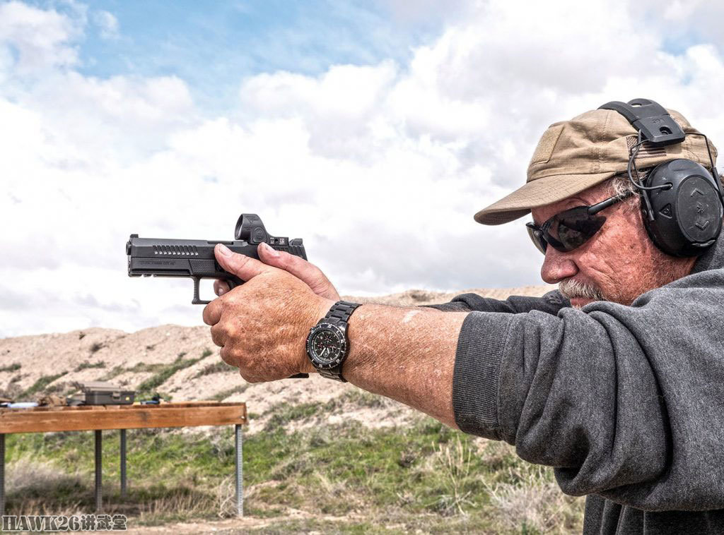 评测trijiconsro微型红点瞄准镜圆形视野方便快速捕捉目标