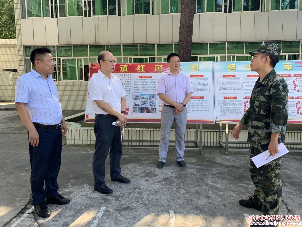 区委书记宋涛"八一"前夕走访慰问驻区部队_点军