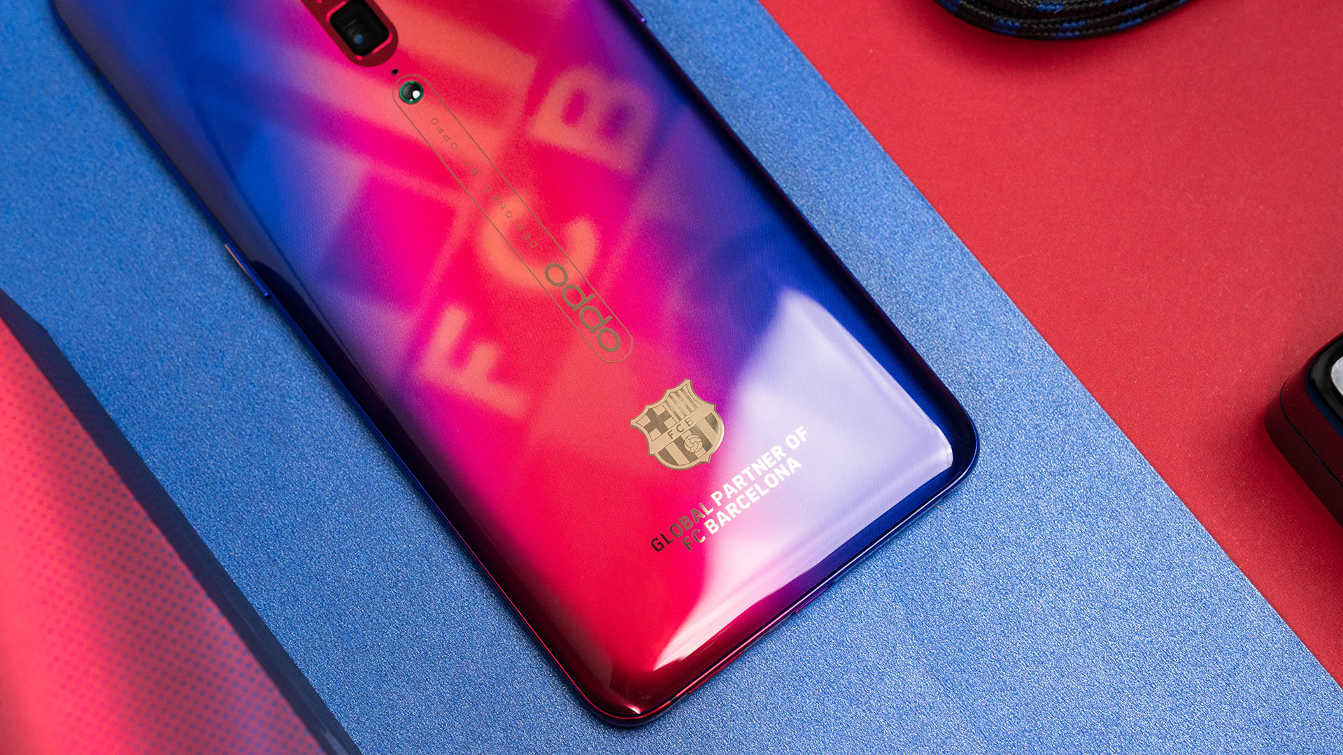 红与蓝 爆裂与激情:oppo reno 巴萨定制版图赏