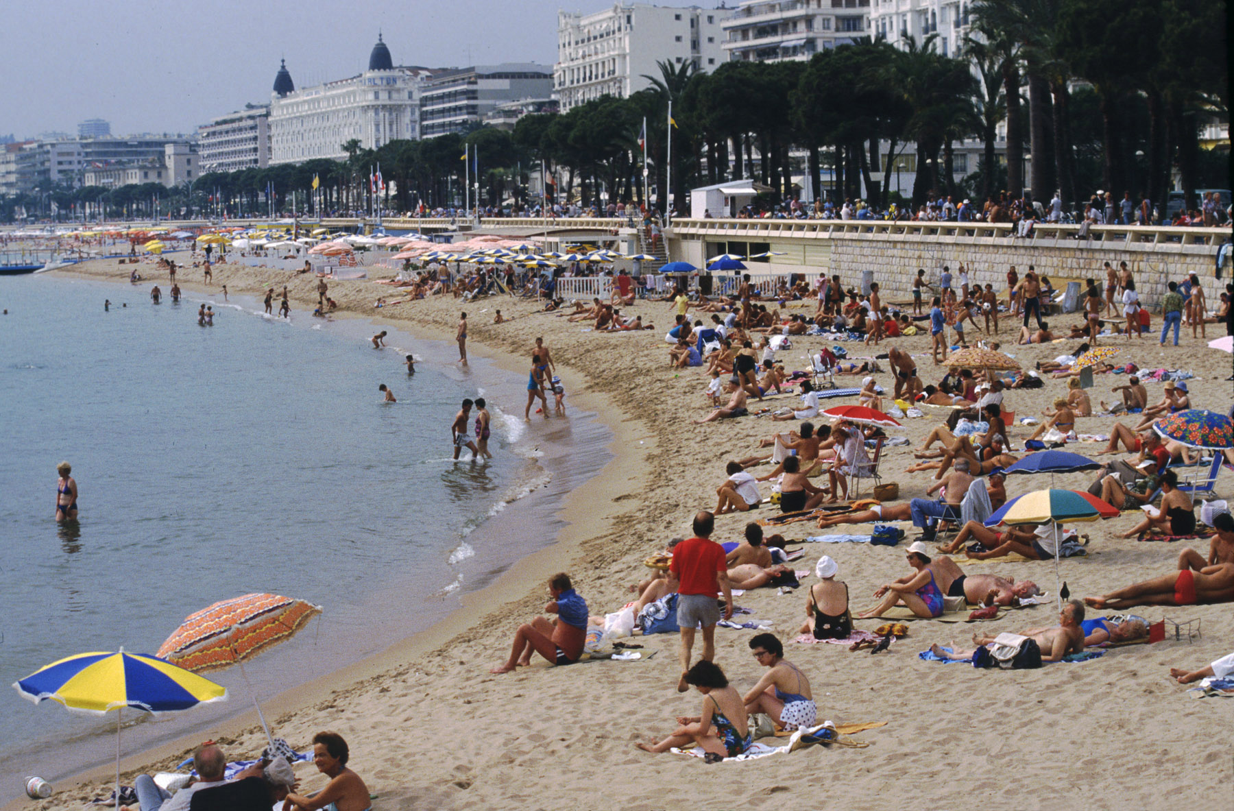 原创裸体海滩发祥国裸体海滩74个仅西班牙一半游客却近亿超西班牙