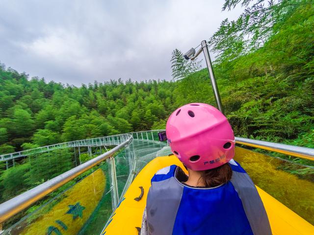 在安吉的云端竹海中解锁夏日漂流新姿势