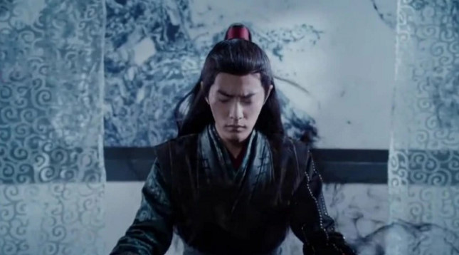 魏无羡因为得罪了温晁,所以被温晁推进了乱葬岗