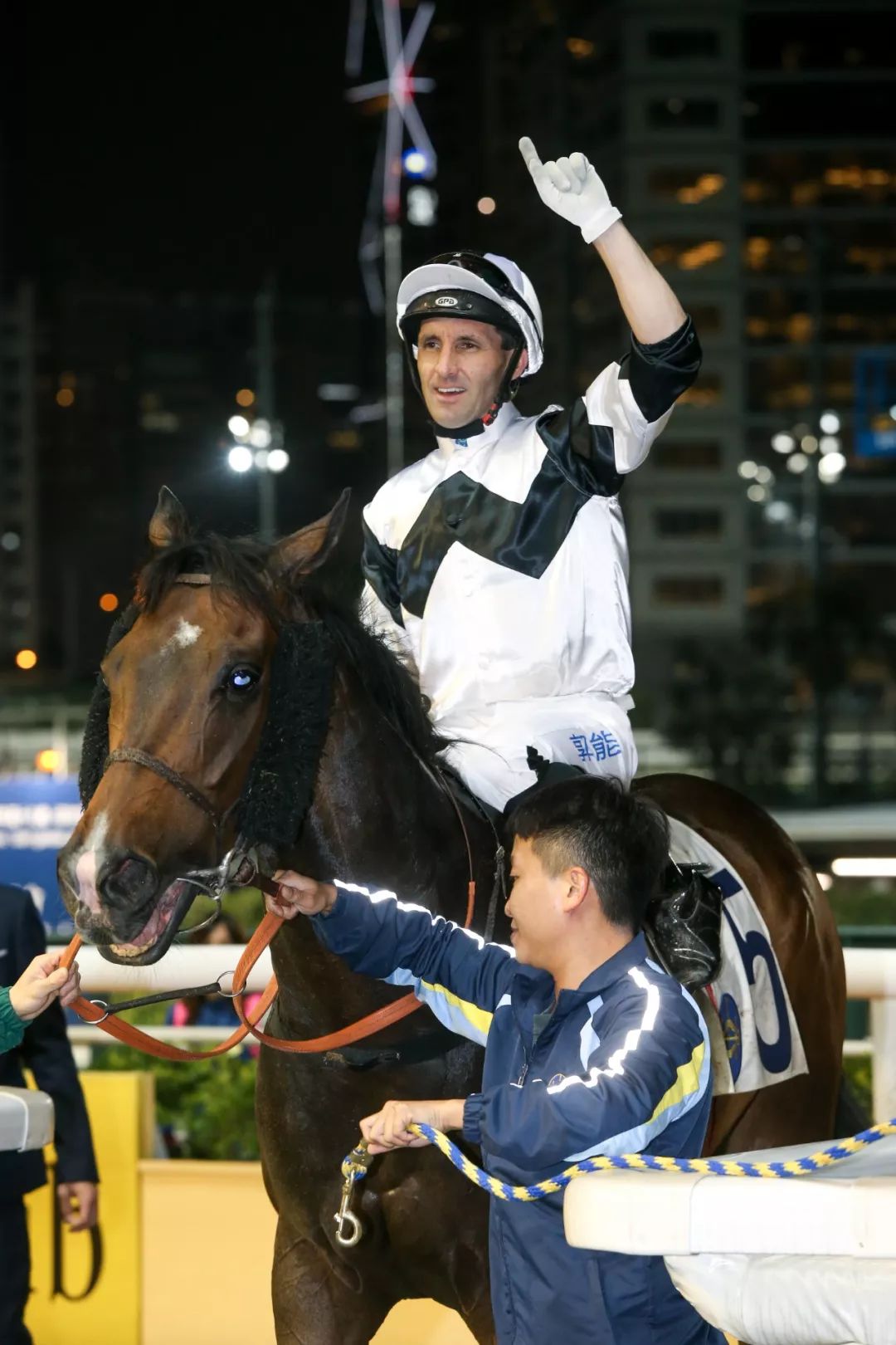 【抖暑讲讲马】不能不知道的骑师王重要历史_韦达