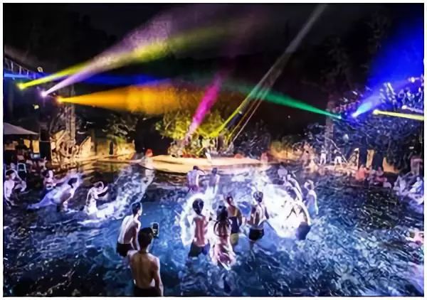 解救中暑的四会人周末这场激情泳池party邀你一起嗨翻天