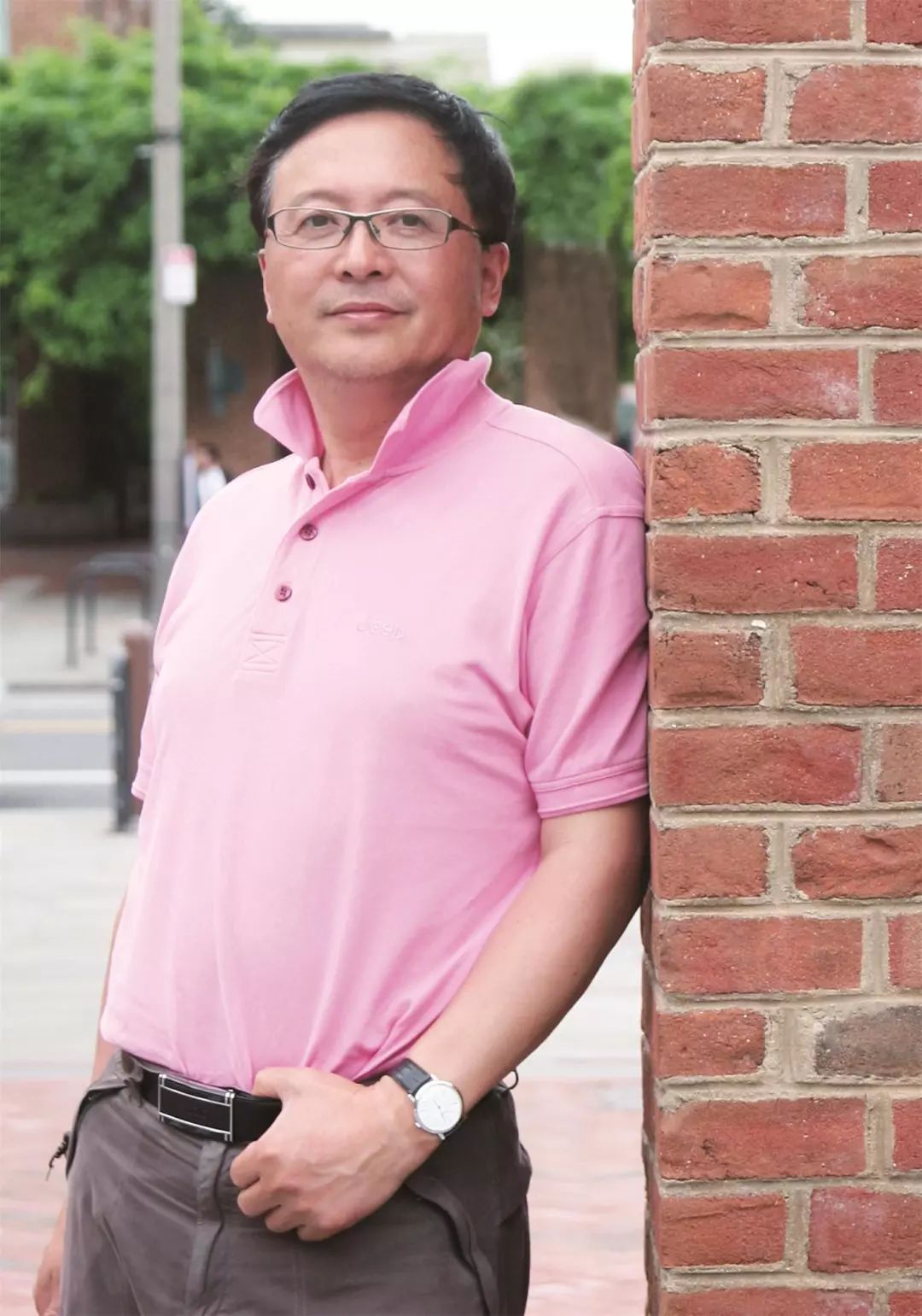 冯鸣《涛声依旧》75x103cm《港湾》75x103cm冯鸣写生作品陶荣生《晌午