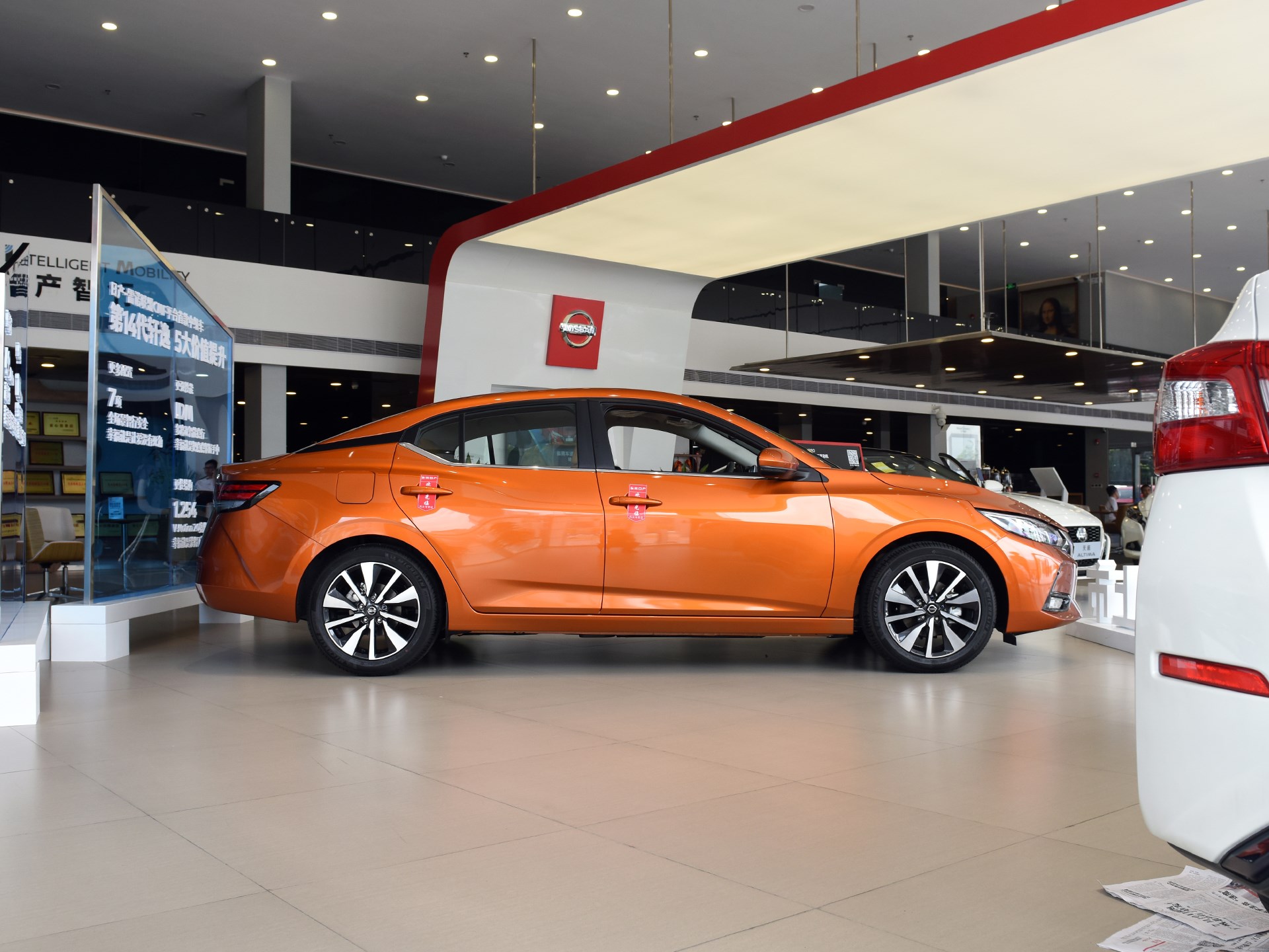 先来看看外观,全新轩逸采用日产最新的v-motion2.