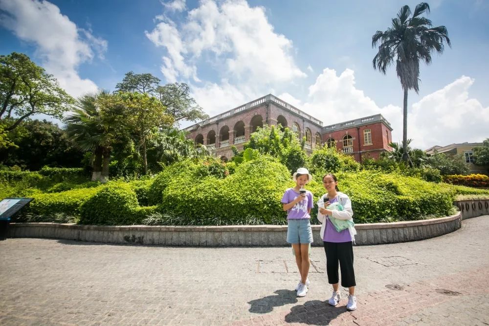 漫步爛漫鼓浪嶼綻放綺麗青春重慶市魯能巴蜀中學校廈門研學