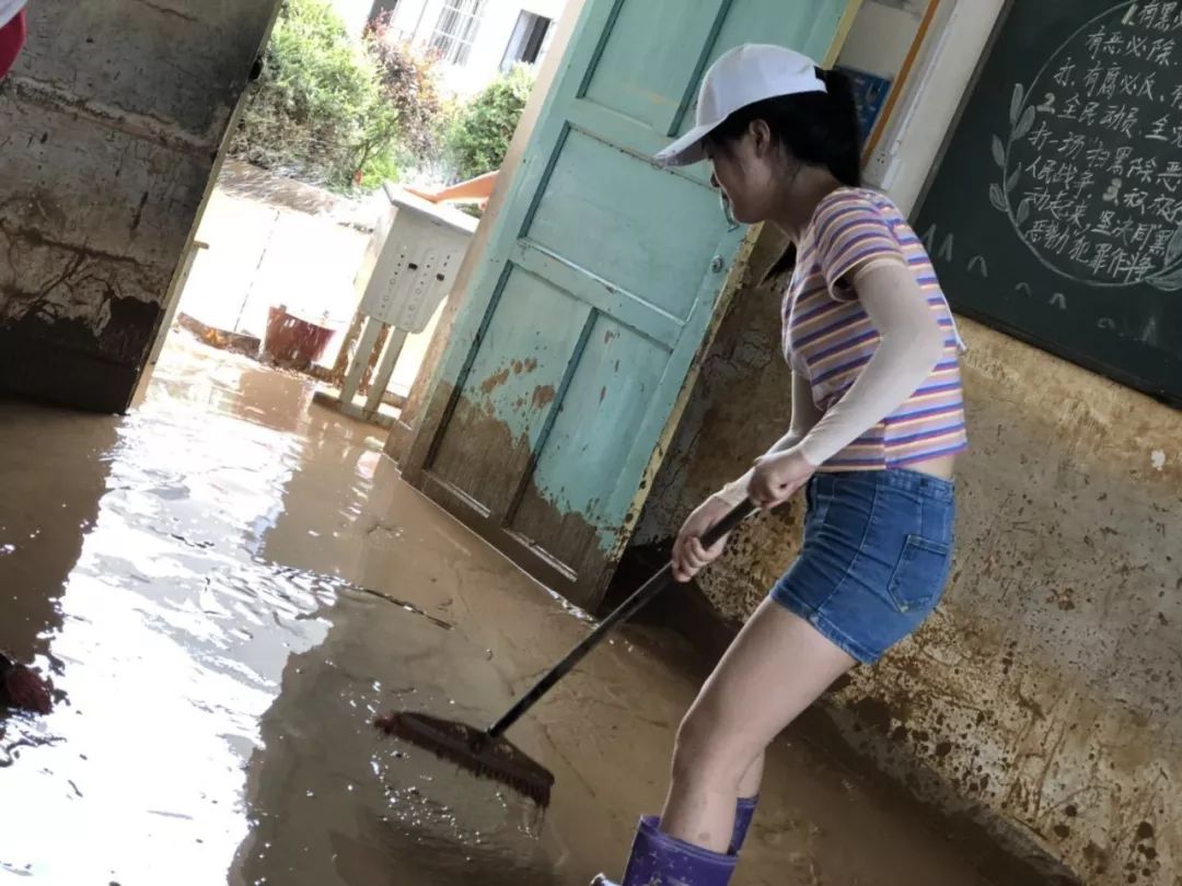 灾后重建冈面乡小学不忘初心迎难上抗洪救灾见真情