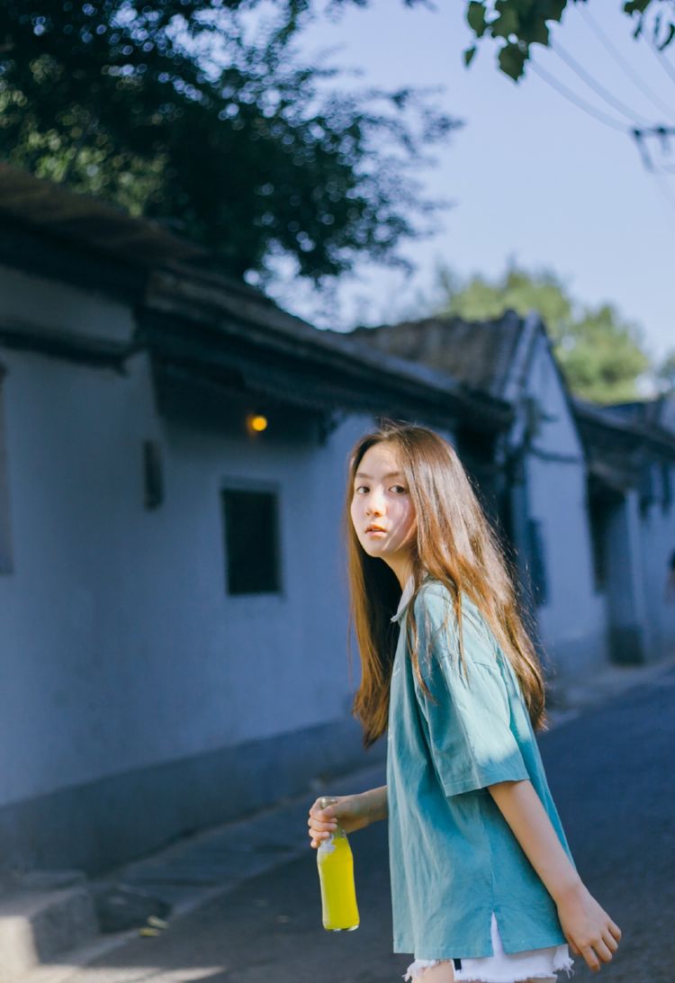 原创亲爱的热爱的张格太会穿t恤配短裤真少女娃娃脸超可爱