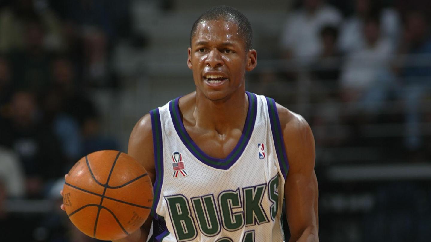 第七位:雷阿伦雷阿伦是一位伟大的射手,拥有许多三分球的记录,他和