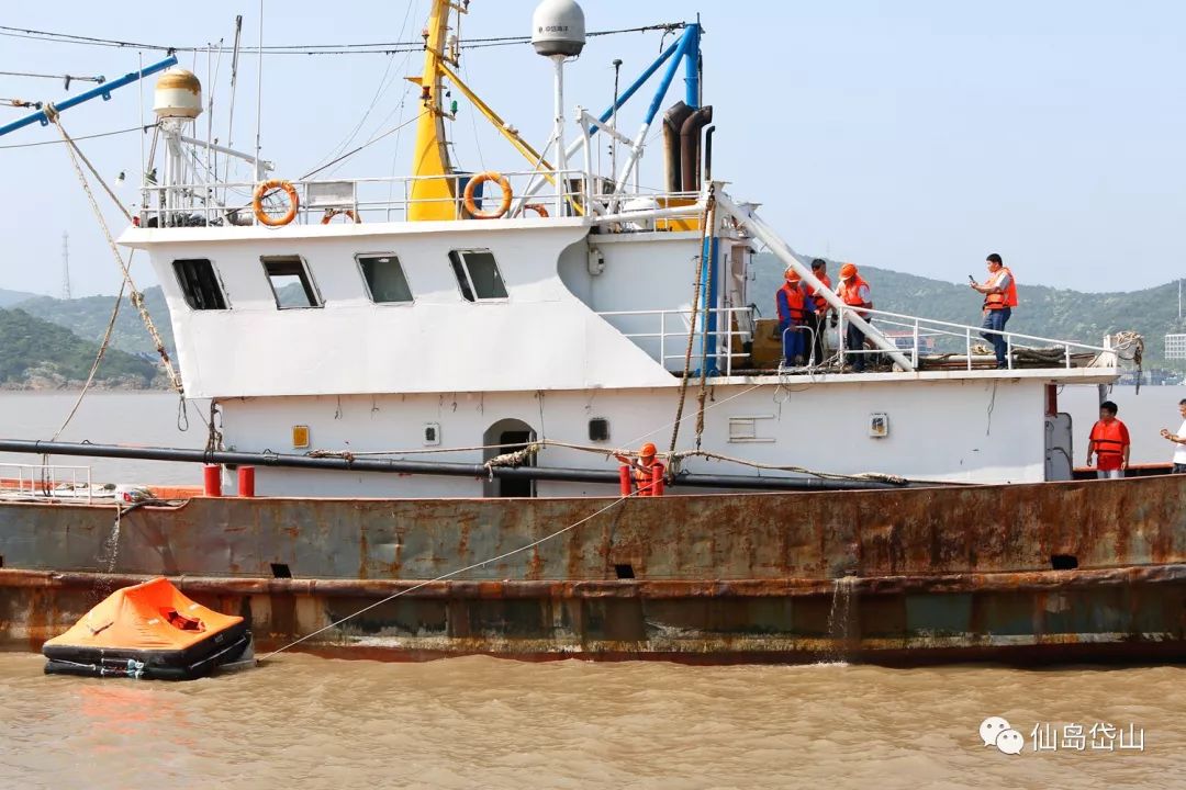 海变蓝渔船即将开捕我县织密安全铁网为渔业保驾护航