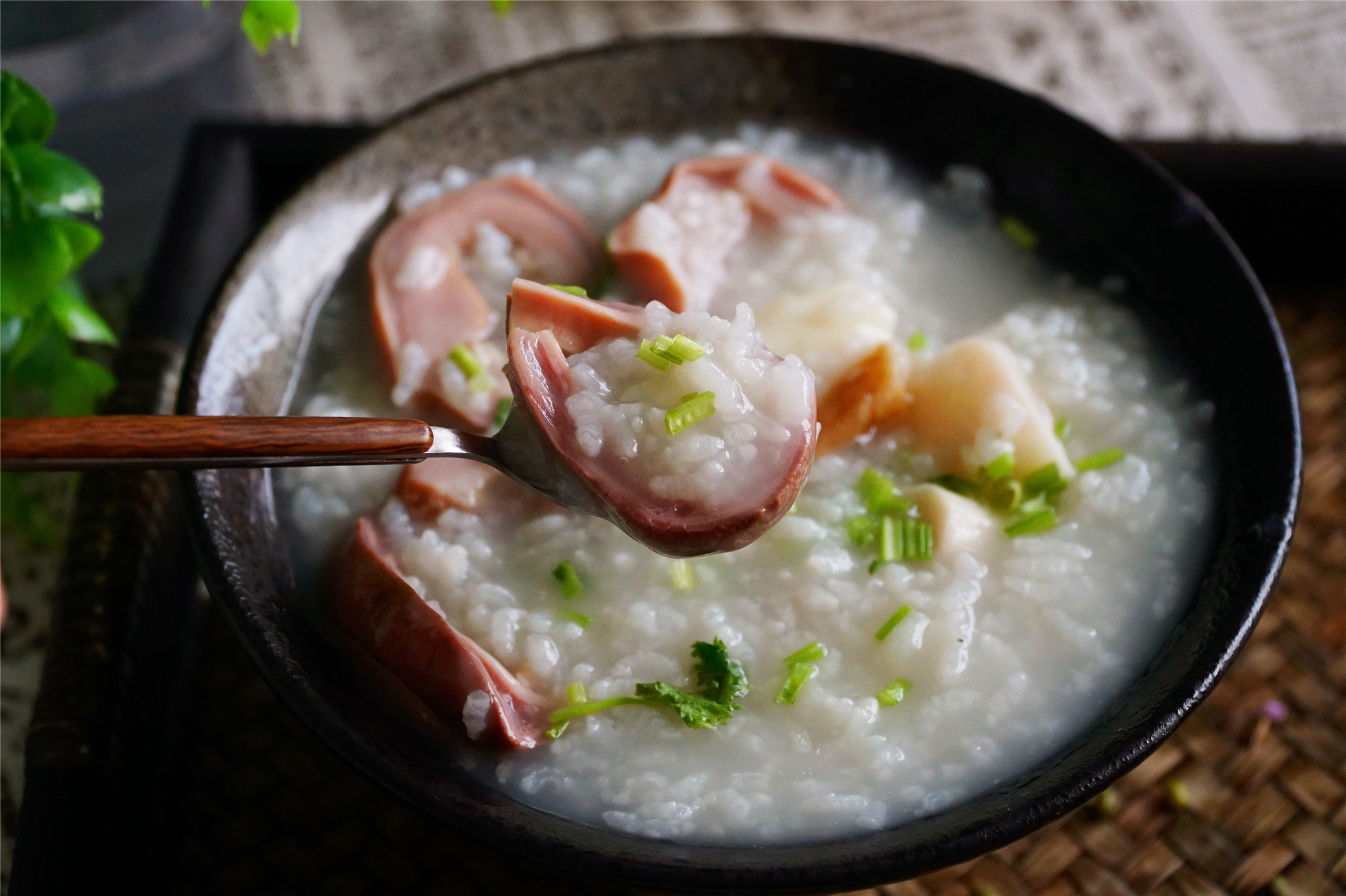 就会对相关的机能形成补益,今天要烹饪的"四神猪肚粥"也是其中一种