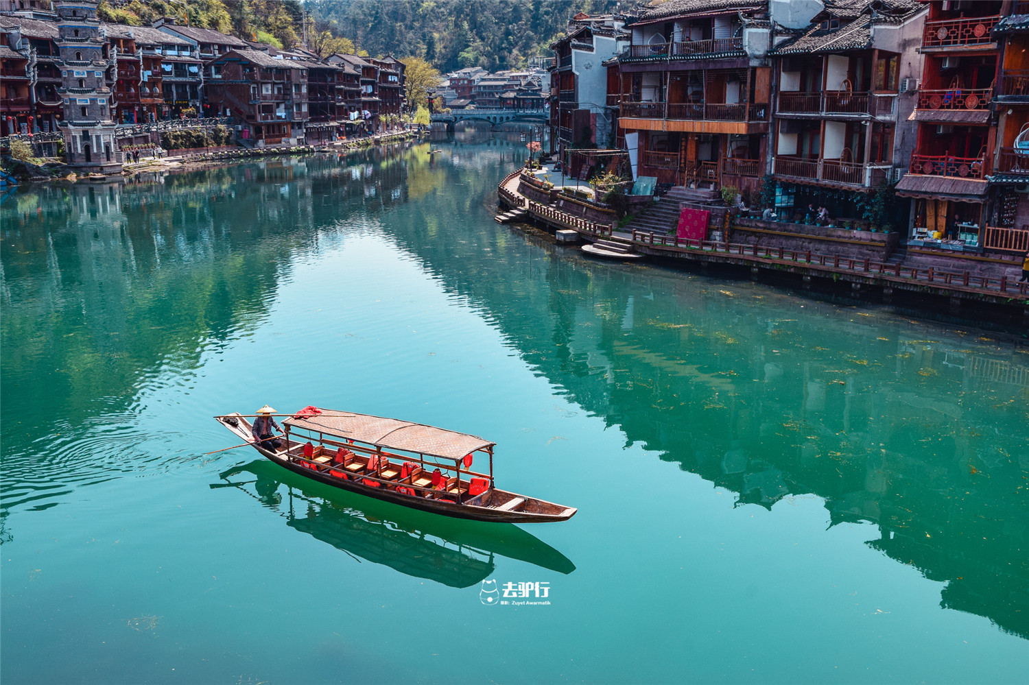 凤凰古城清晨商业化短暂消失古城还是沈从文笔下的边城