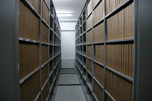 随着小型去湿机的广泛应用,现在许多档案馆,室