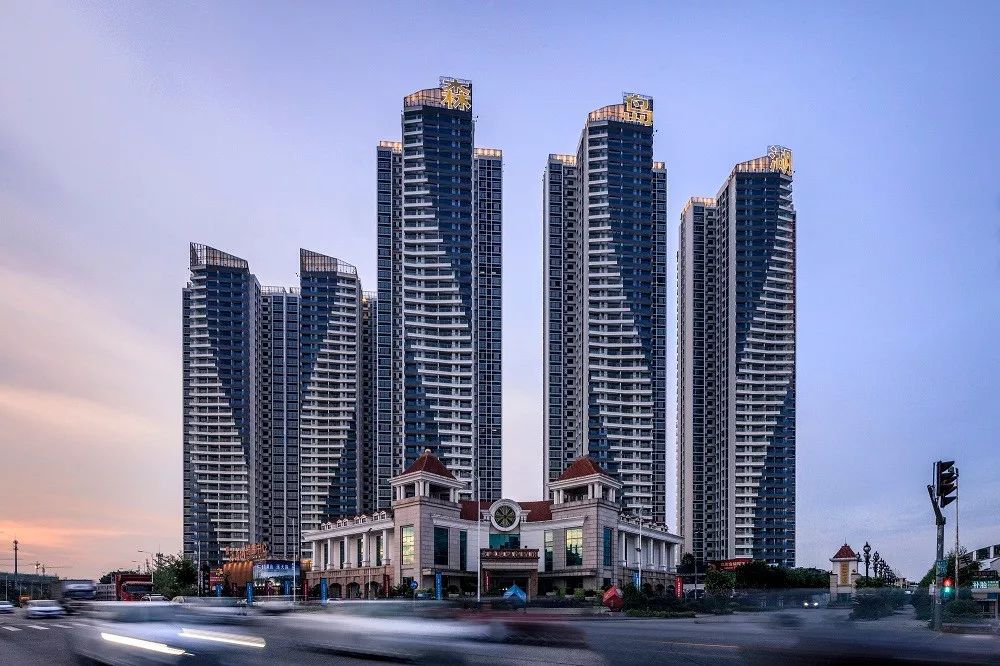 德森岛湖位于狮岭大道东63号,同时地处花都新中轴线cbd,是由文化地产