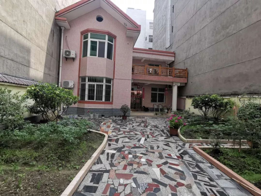 【平利东三路】可以停5辆车的别墅出租/出售!