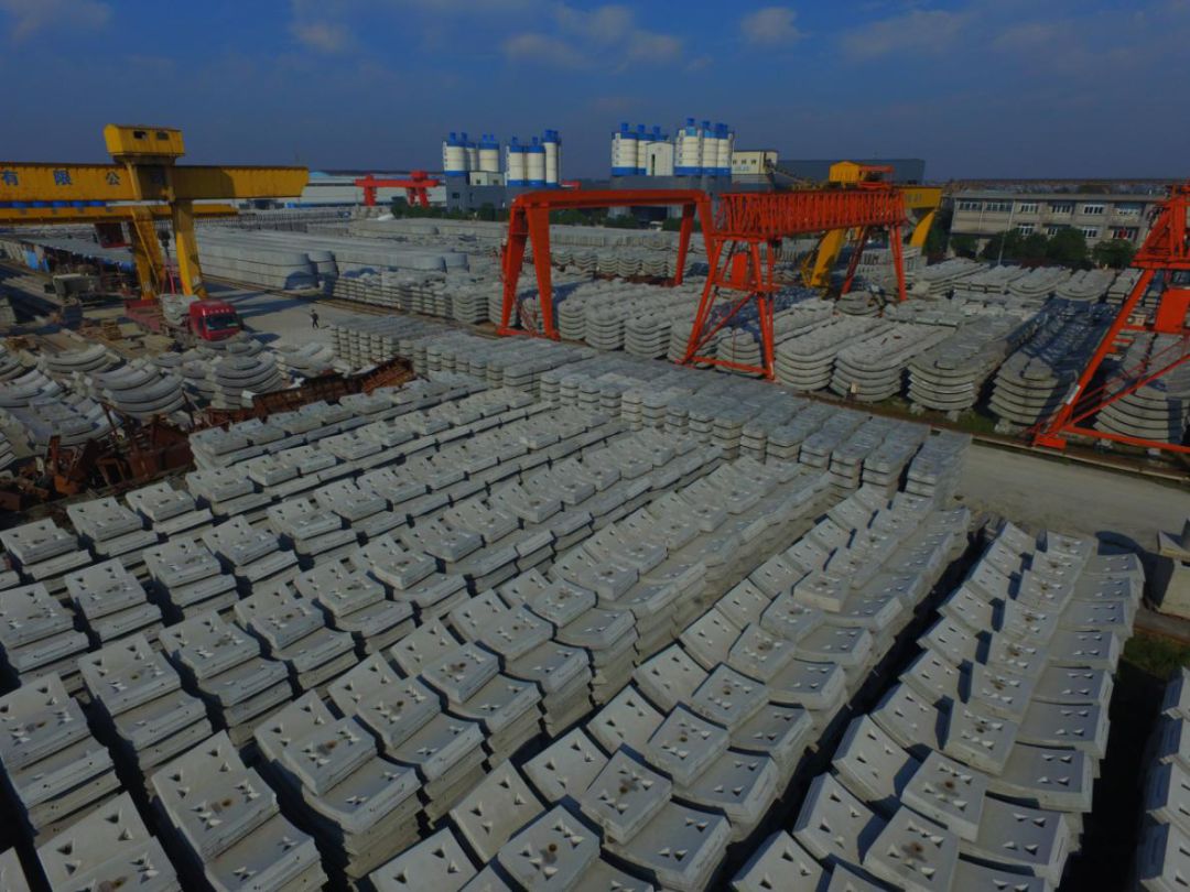 建材是顶着相当大的压力投产预制构件业务的,混凝土业务由于竞争激烈