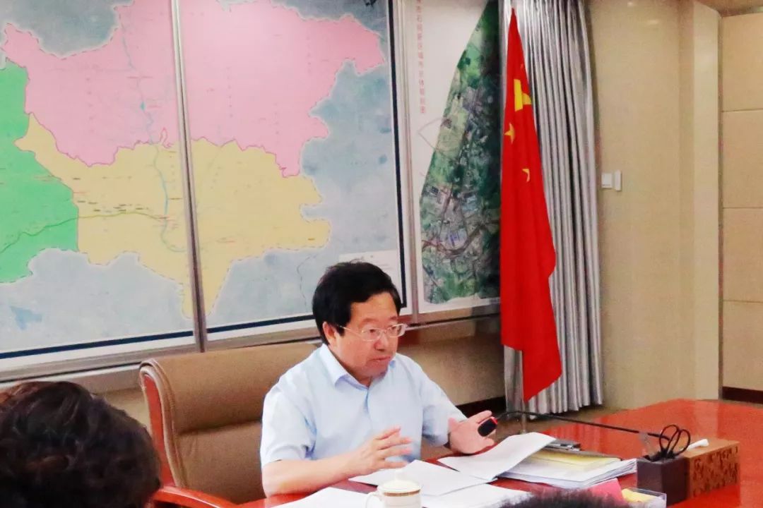 会上,各副区长结合分管领域,就上半年工作完成情况,包联重点项目进展
