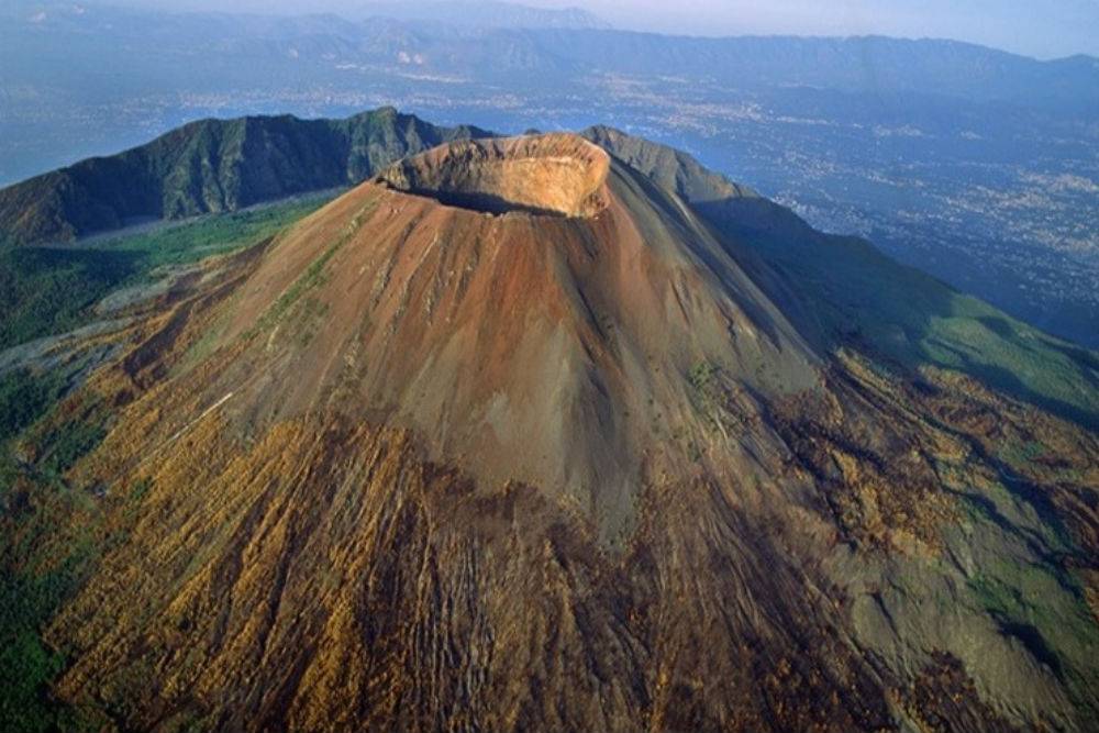 那不勒斯维苏威火山图片