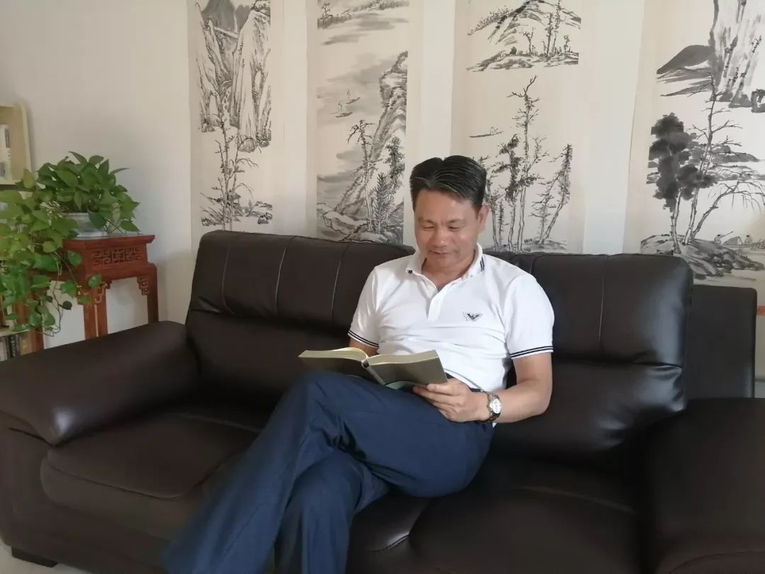 山东章丘人,1971年5月生.