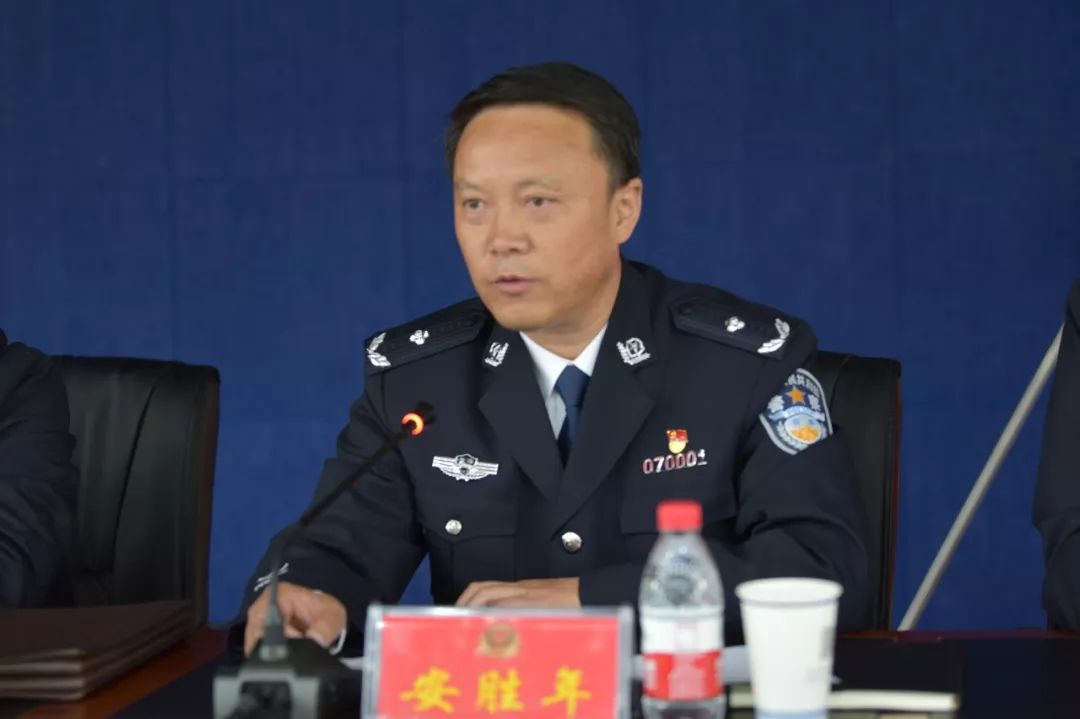 安胜年任青海果洛州政府党组成员,州公安局党委书记