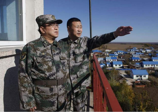 军队哨兵站岗时两个人也只配一把枪源自20多年前的一个教训