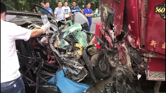 井頭鄉彩塑路發生慘烈車禍小車上兒童不幸身亡孩子父親也在車上車禍