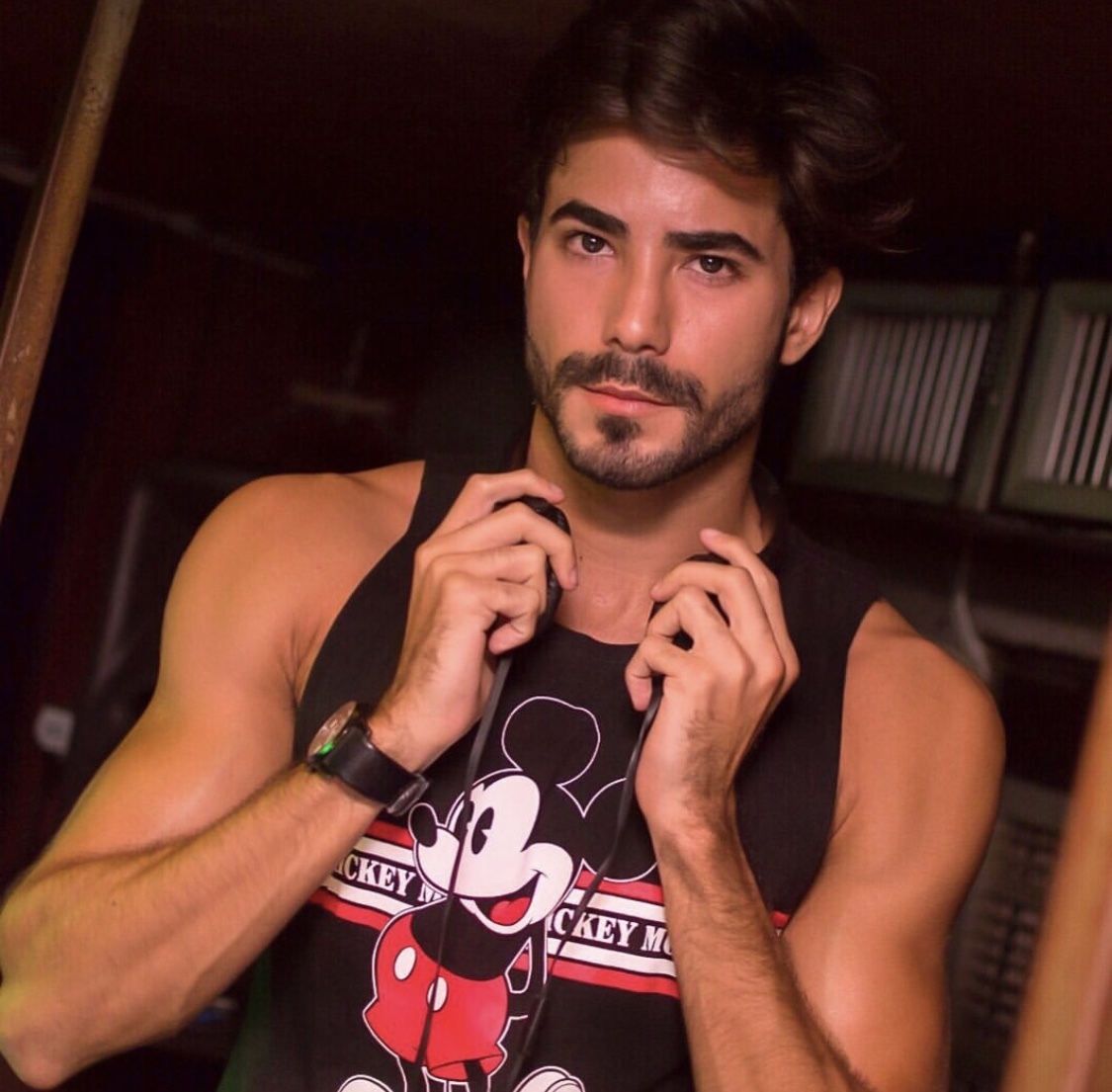 白天平面男模,夜晚酒吧dj,能唱能跳这位男模我真的可以!