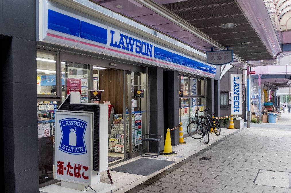 日本街头实拍:满大街便利店解决大部分需求,大多可用微信支付宝_生活