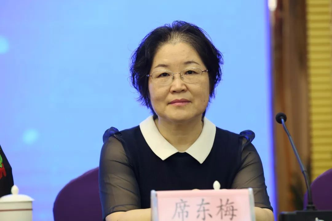 副总编——席东梅图 郑萍教授中国藏学研究中心北京藏医院护理部主任