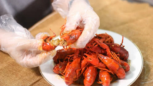 对于经常吃小龙虾的人而言,手剥小龙虾技术难度并不大,关键是要抵住
