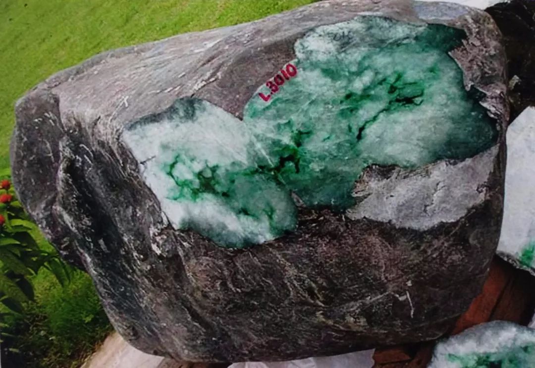 翡翠赌石┃先搞清楚母体基因就算不开窗也能分析个七七八八