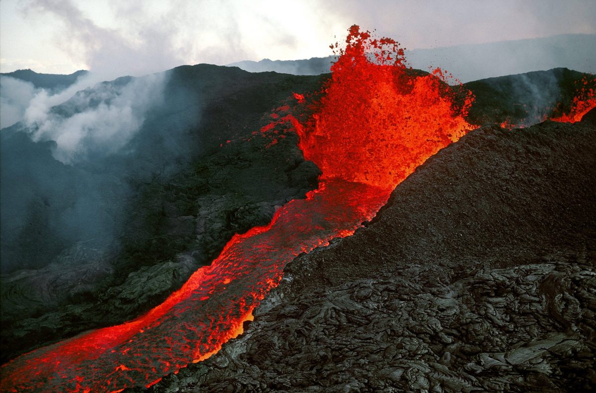 伊利亚姆纳火山图片