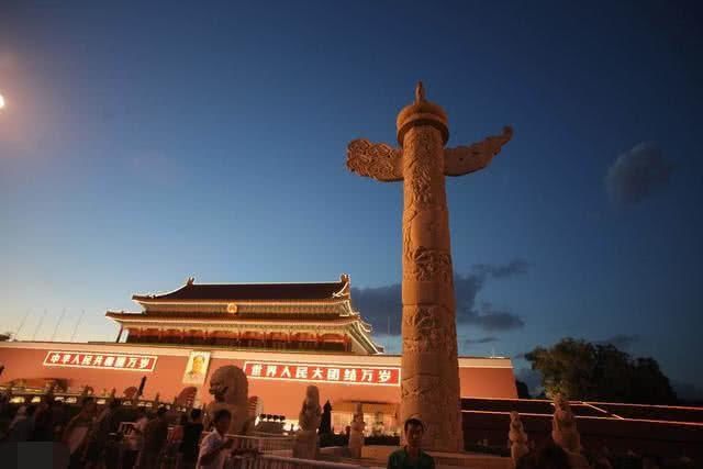 天安门前的“大柱子”，立了500多年了，现在才知道是这个作用_华表
