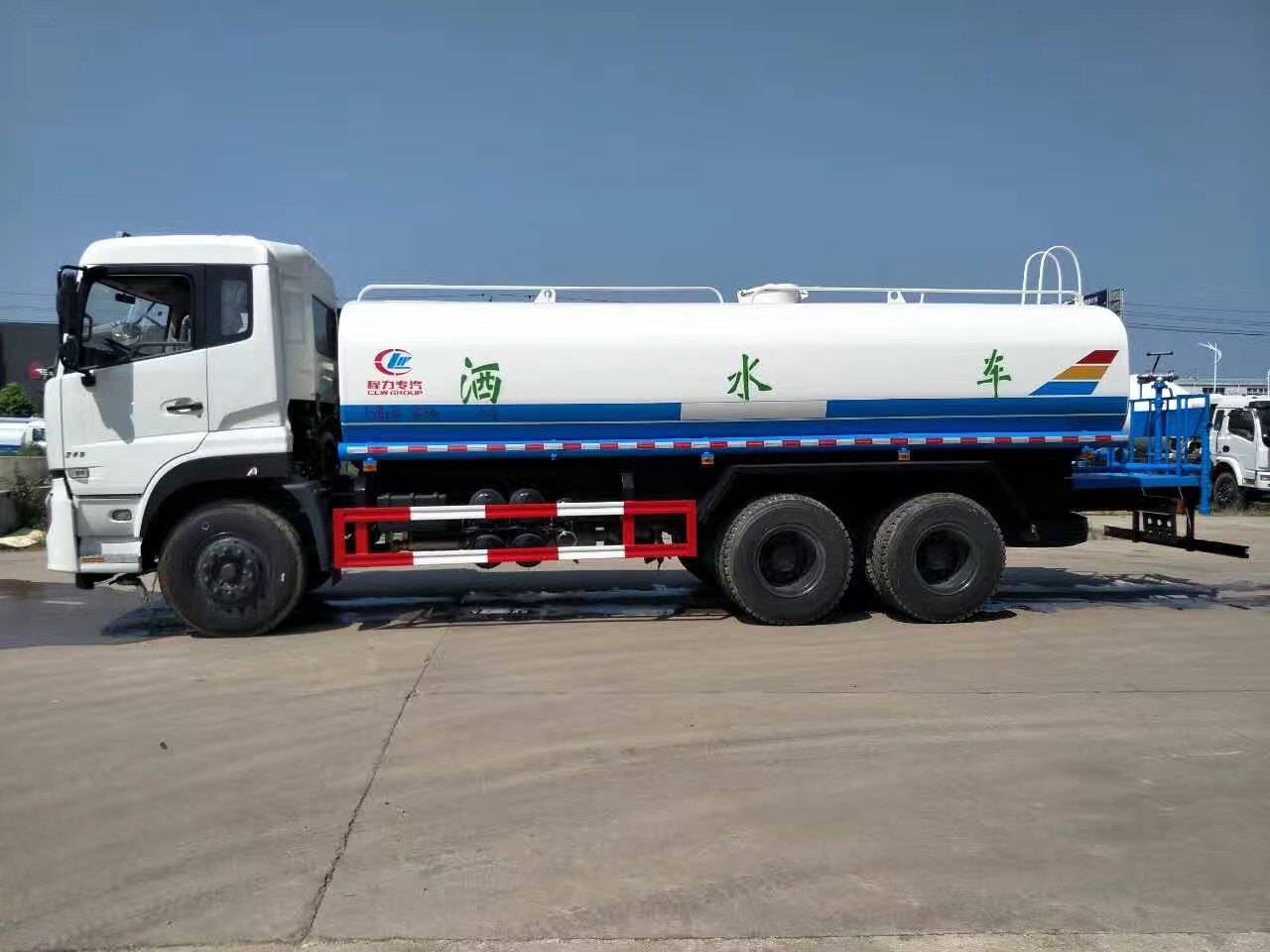 东风天龙20吨洒水车详解