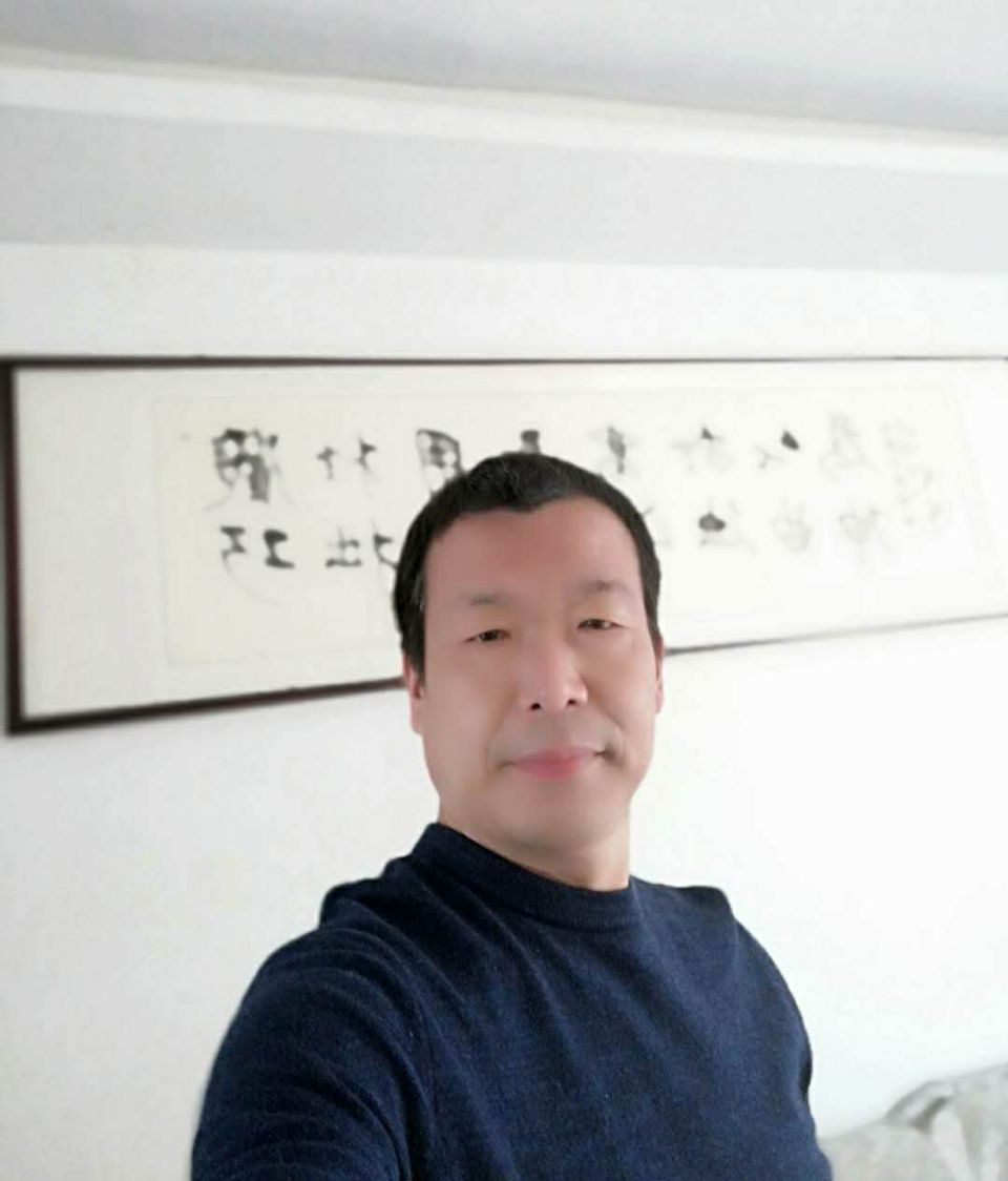 袁文章《空房子》在表达上手法寻常,主旨平淡